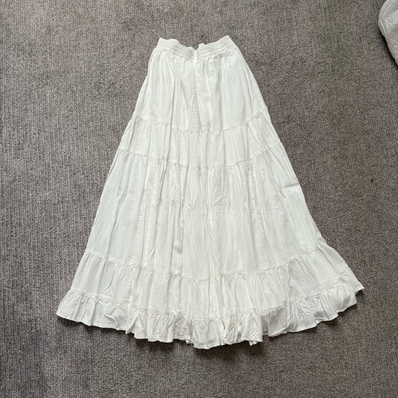 American Eagle Outfitters Dresses & Skirts - American Eagle Outfitters White Tiered Maxi Skirt
